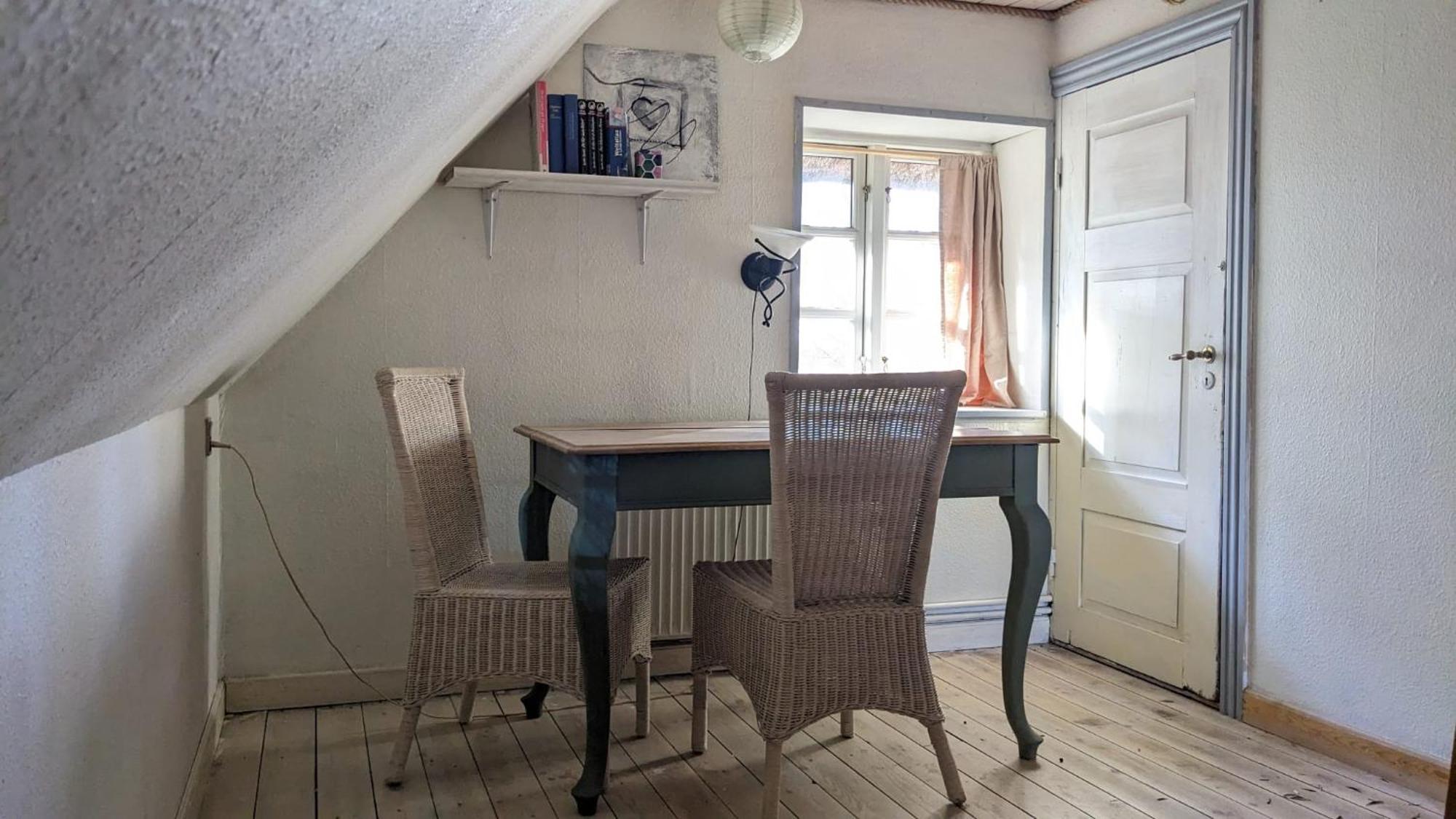 Gemuetliches Reetdachhaus Mit Kaminofen Hostel รีเบอ ภายนอก รูปภาพ
